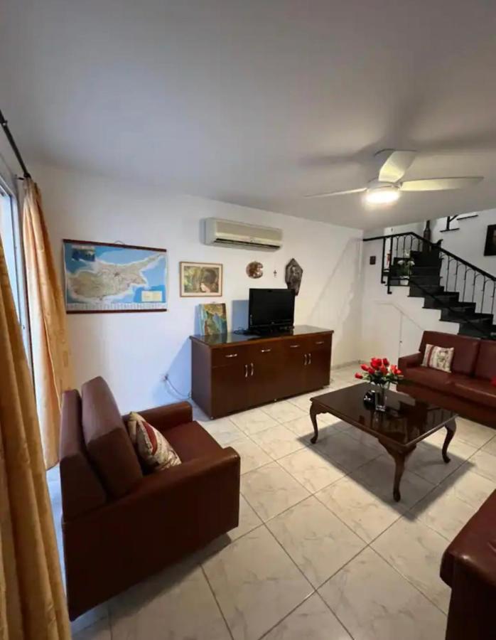 Marias Spacious Aparment דירה Paphos